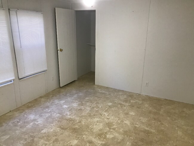 Building Photo - 144 River Oak Dr SW