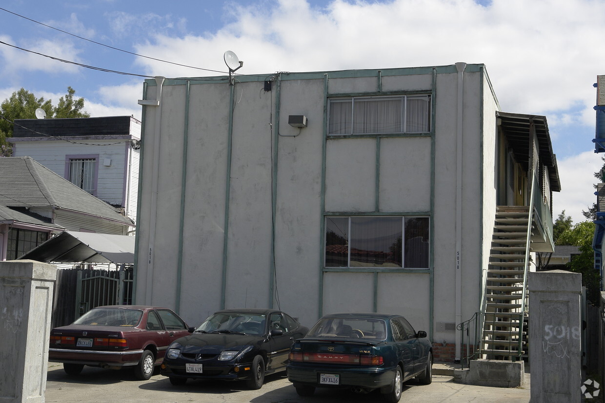 Foto principal - 5018 Melrose Ave