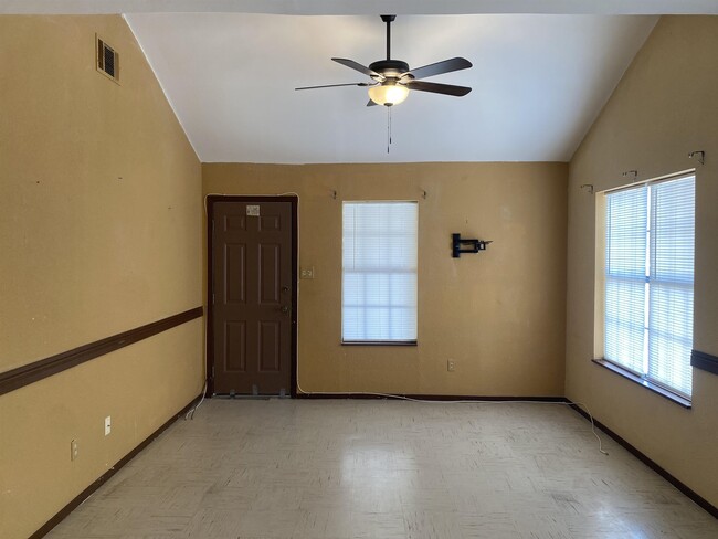 Foto del edificio - 3316 E Ash St