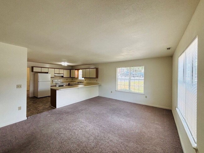Building Photo - 874 Patrick Henry Dr