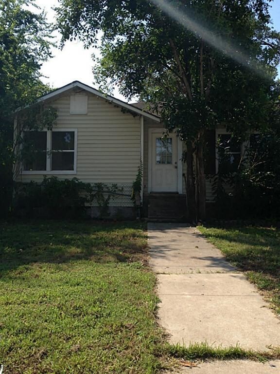 Primary Photo - 923 Mccall Ave