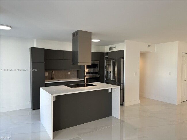 Building Photo - 2 br, 2.5 bath Condo - 19101 Mystic Pointe...