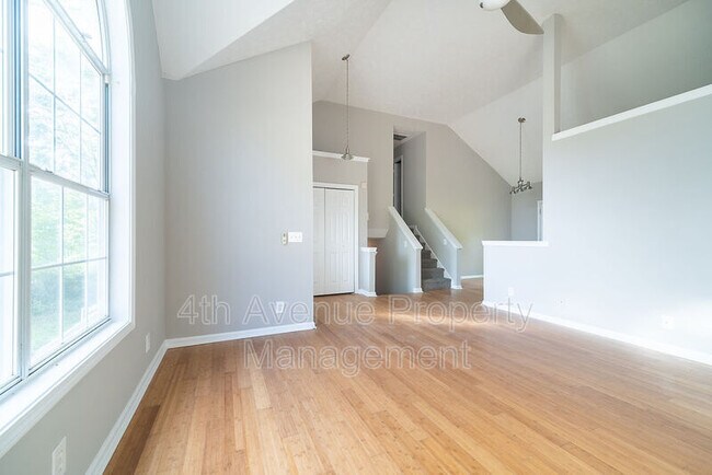 Foto del edificio - 667 Thorn Brook Ridge