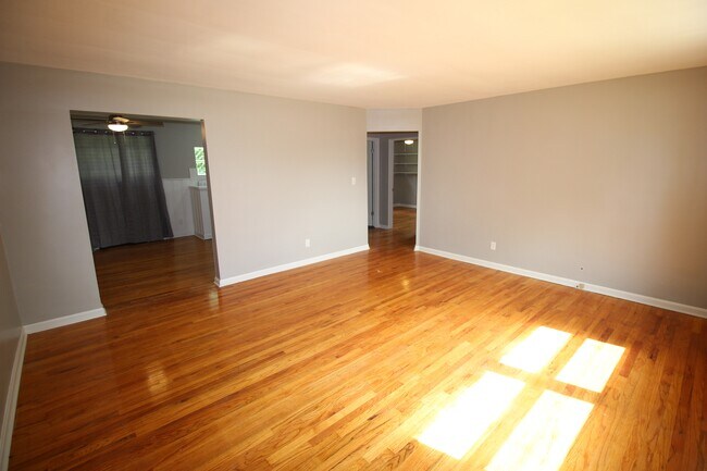 Building Photo - 5660 Vogel Rd