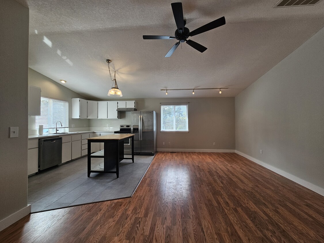 2nd floor open living space - 13235 SE Oatfield Rd