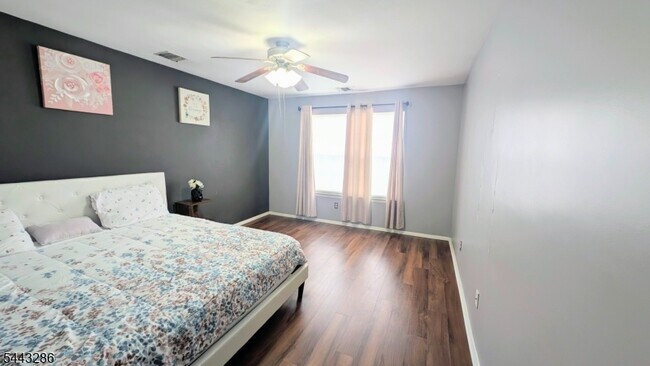 Foto del edificio - 180 Whisper Way E