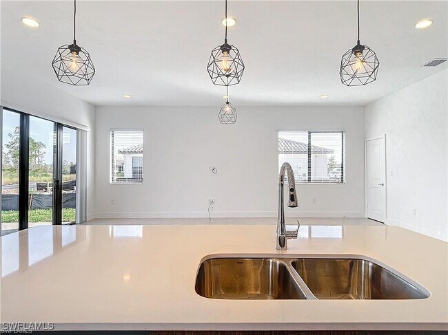 Foto del edificio - 5773 Cassidy Ln