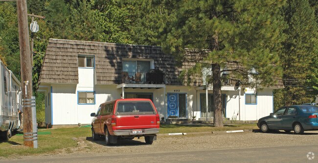 Building Photo - 402 E Yellowstone Ave