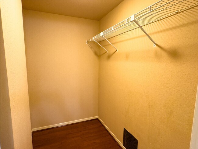 Foto del edificio - 9800 Pagewood Ln