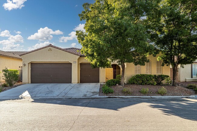 Building Photo - 4 Bedroom Plus Detached Casita