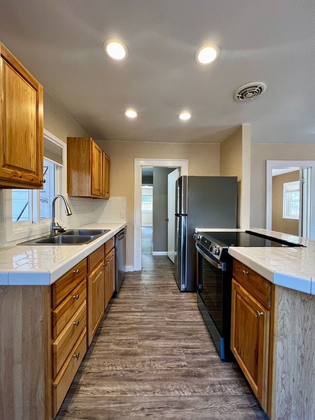 Building Photo - 418 S 17th Ave
