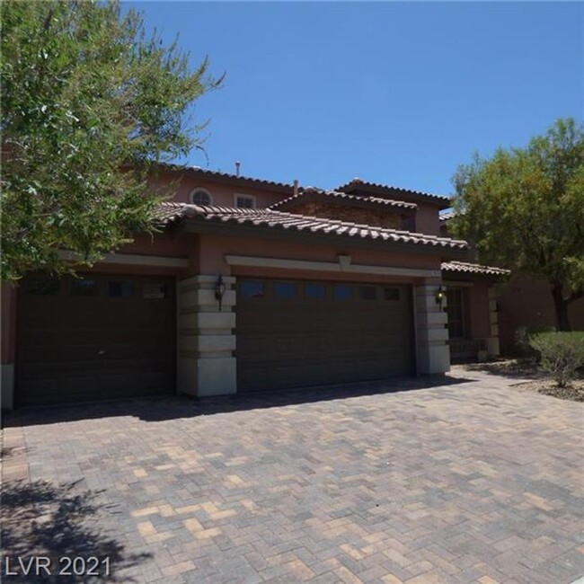 Building Photo - STUNNING 5 BEDROOM HOME IN MOUNTAINS EDGE