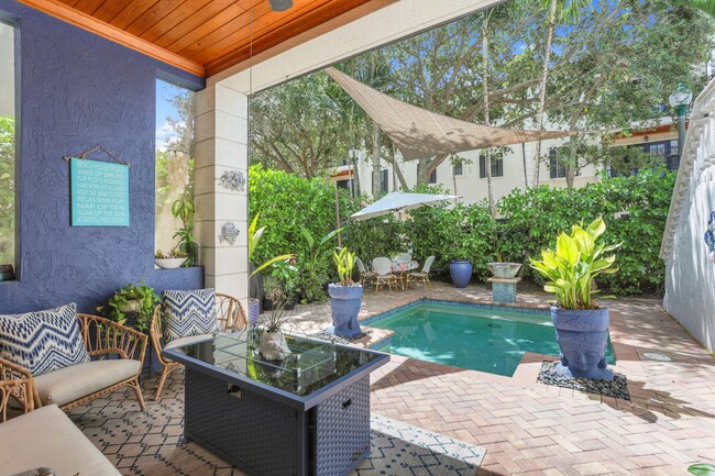 Building Photo - 1020 Miramar Dr