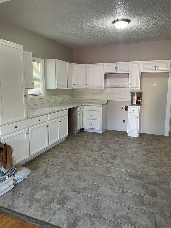 Foto del edificio - PRE-LEASING 4-bedroom, 2-bathroom