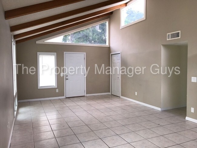 Building Photo - 43 Narcissus Dr