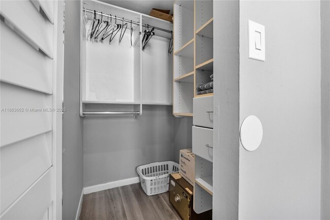 Building Photo - 1320 Drexel Ave