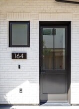 Building Photo - 164 Waverley St