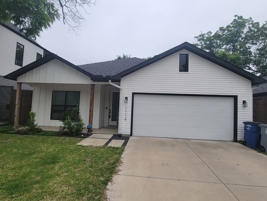 Photo - 1112 Muncie Ave (Dallas, TX)