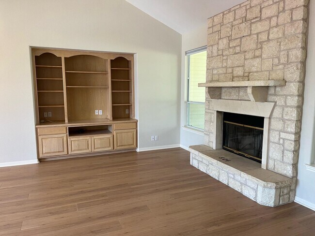Building Photo - 804 Broken Arrow
