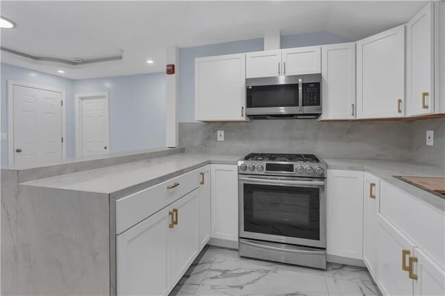 Building Photo - 458 High St