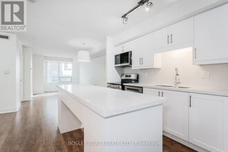 Building Photo - 20 Blue Jays Way