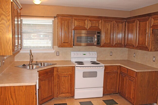 Foto del edificio - 4 Bedroom 2 Bath home for Lease