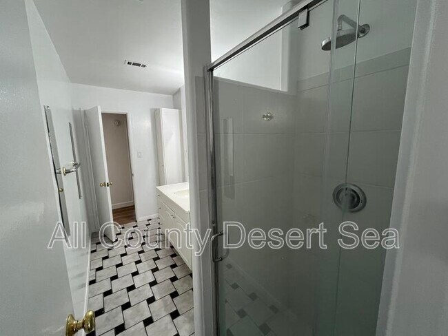 Foto del edificio - 11751 Emerald St