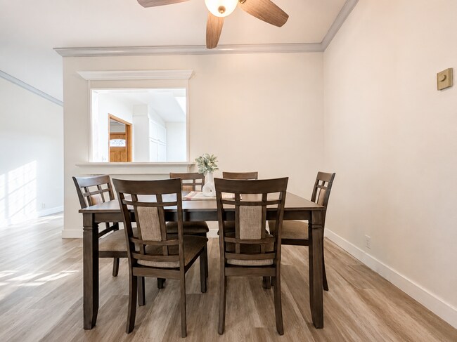 Foto del edificio - Tranquil Furnished 2 Bedroom in Boardwalk Community! 2 Assigned Underground Parking Spaces! New I...