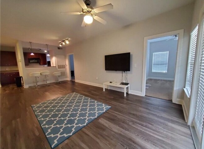 Foto del edificio - Room in Condo on Crossing Pl