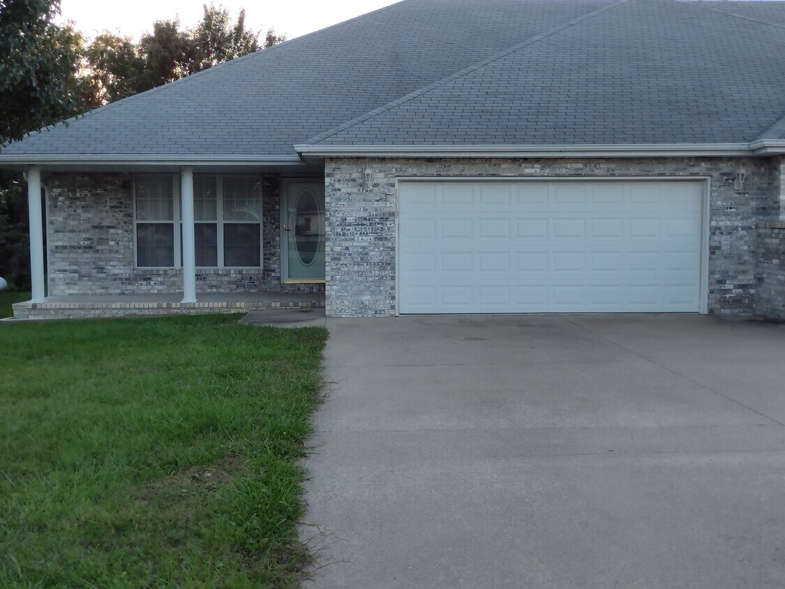 1319 Deadra Dr, Lebanon, MO 65536 House Rental in Lebanon, MO