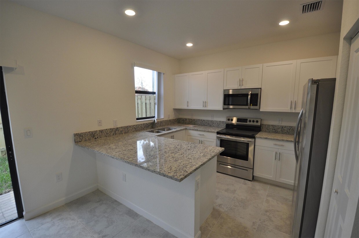 410 US1, Edgewater, FL 32132 Townhome Rentals in Edgewater FL