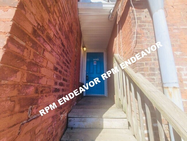 Foto del edificio - 1420 Menard St
