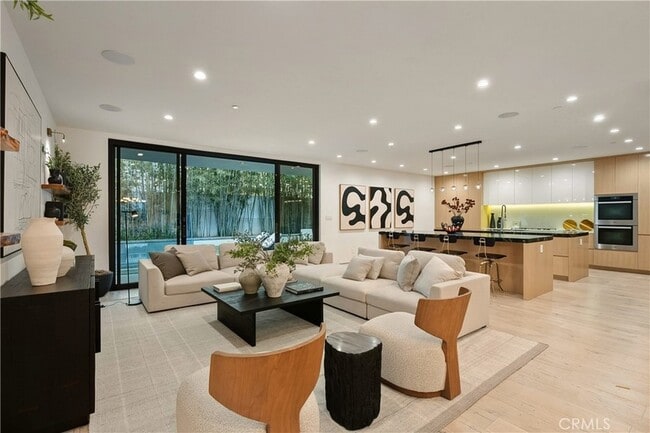 Foto del edificio - 4242 Vantage Ave