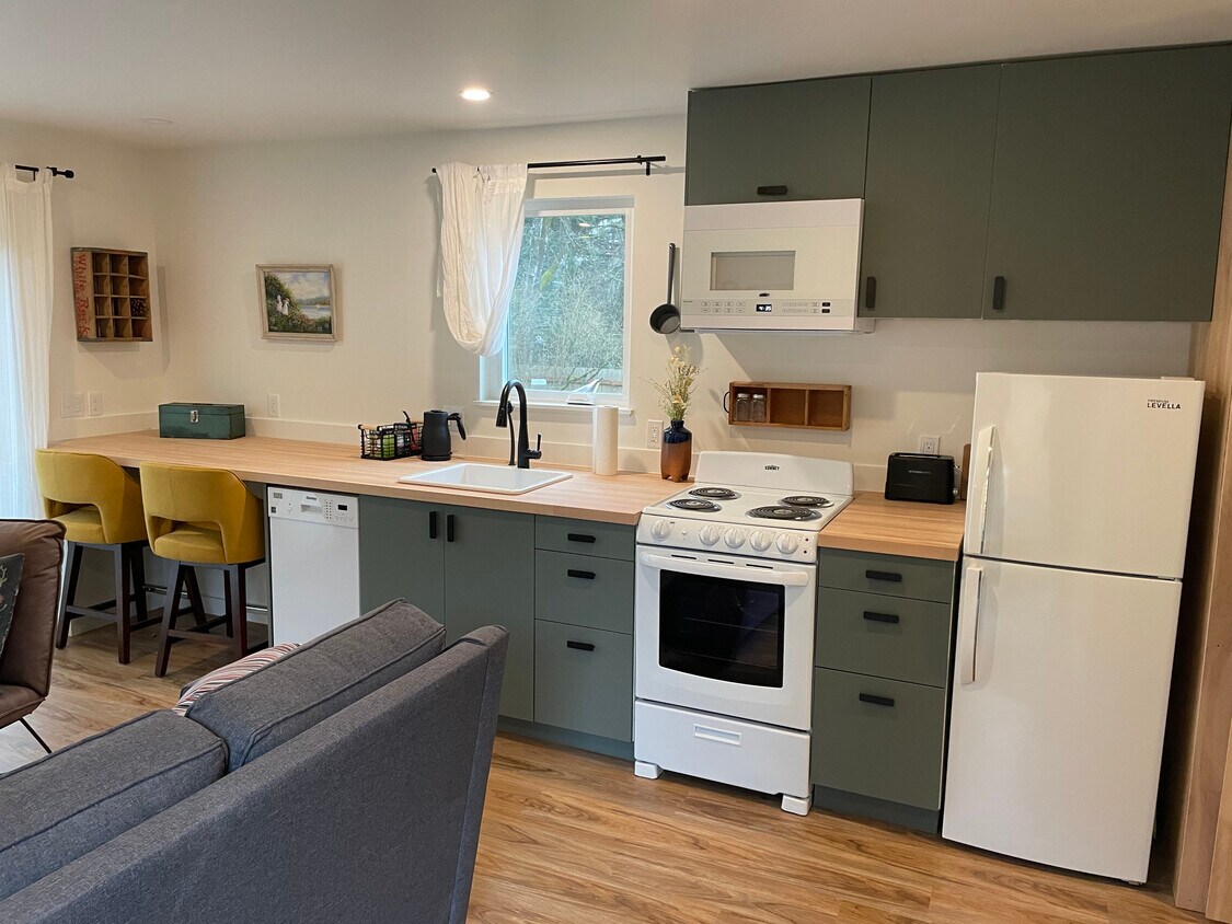 Kitchen - 9940 SW 60th Ave