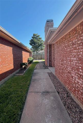 Building Photo - 1940 Pine Ridge Dr