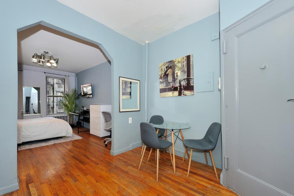 Primary Photo - 173 E 91st St