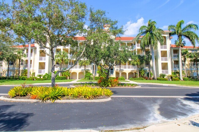 Foto del edificio - ** GOLFING PARADISE AT NAPLES LAKES COUNTRY CLUB 3/2 GOLF TRANSFER CONDO READY FOR A SEASONAL TEN...