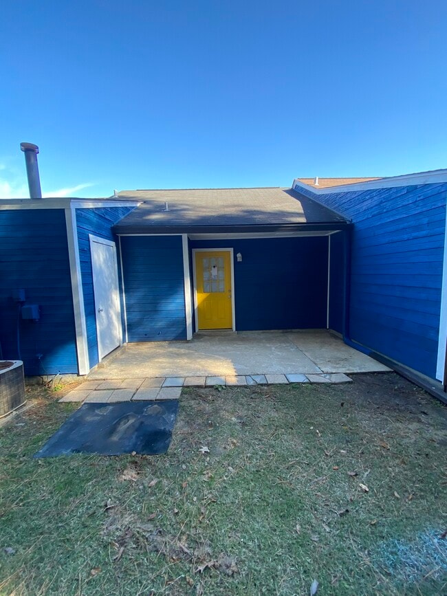 Building Photo - 110 Willow Branch Dr