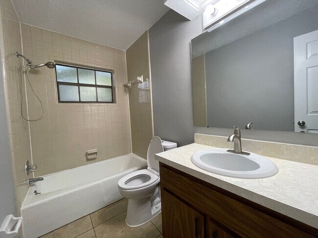 Foto del edificio - Clayton Duplex