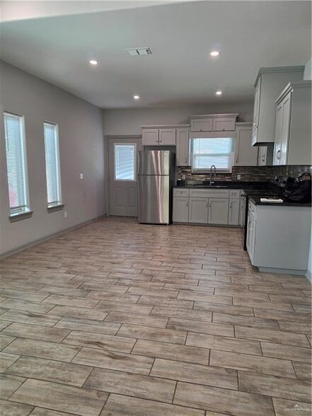 Foto del edificio - 5804 Nightingale Ave