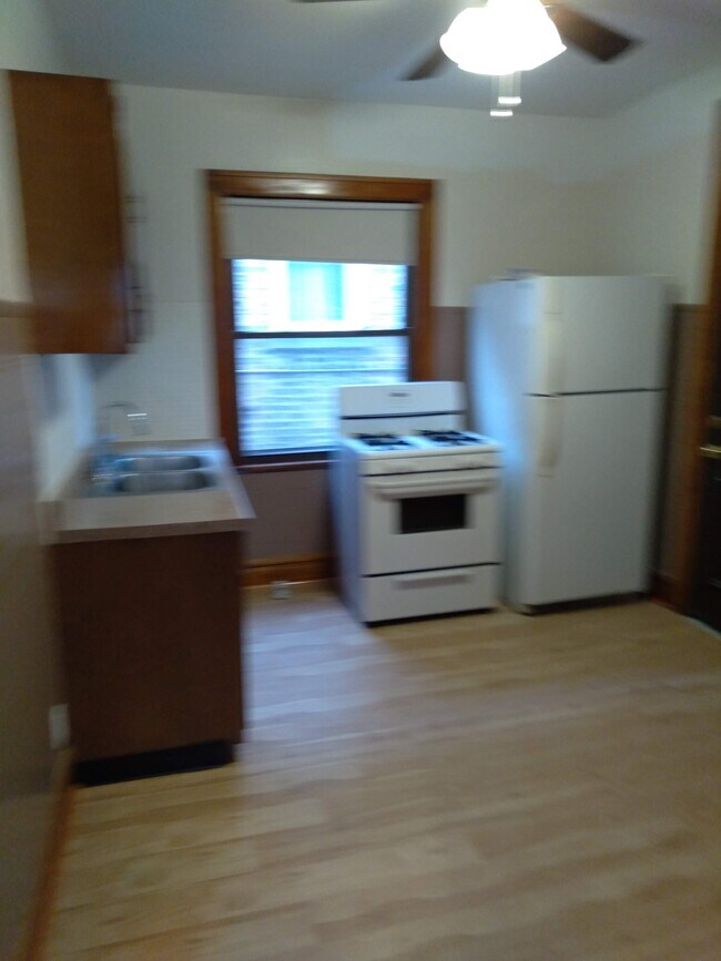 Kitchen - 4208 N Linder Ave