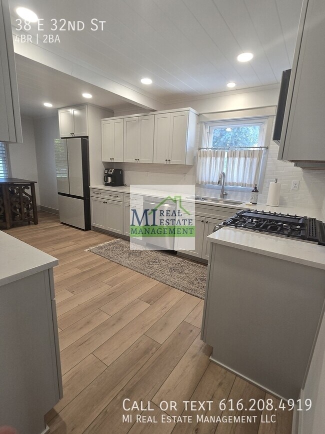 Building Photo - 38 E 32nd St