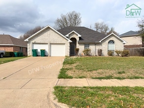 Building Photo - 317 Oak Meadow Ln
