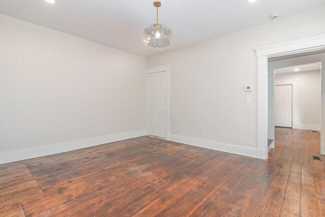 Foto del edificio - 214 W 9th St