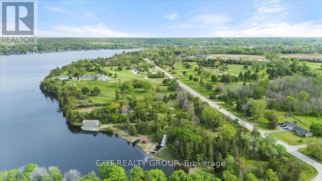 Photo du bâtiment - 782 County Rd 49