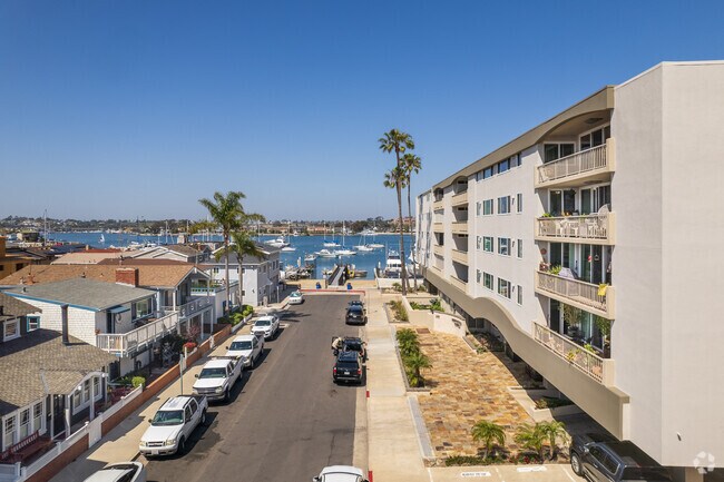 Foto del edificio - Newport Bay Towers