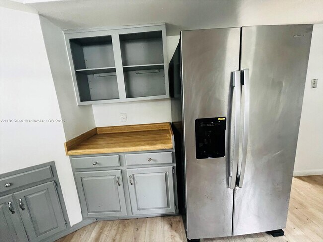 Foto del edificio - 2655 SE Carroll St