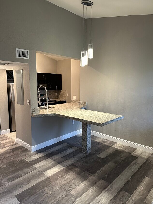 Foto principal - 2890 N Oakland Forest Dr