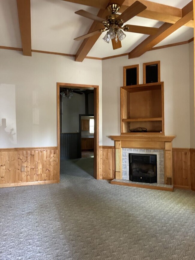 Building Photo - 734/736 S 6th St Duplex