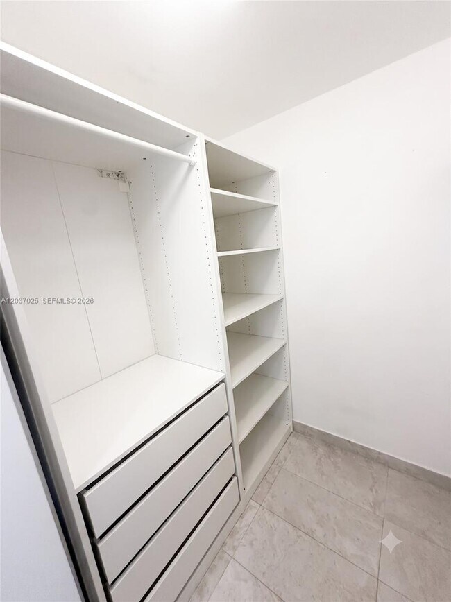 Foto del edificio - 488 NE 18th St